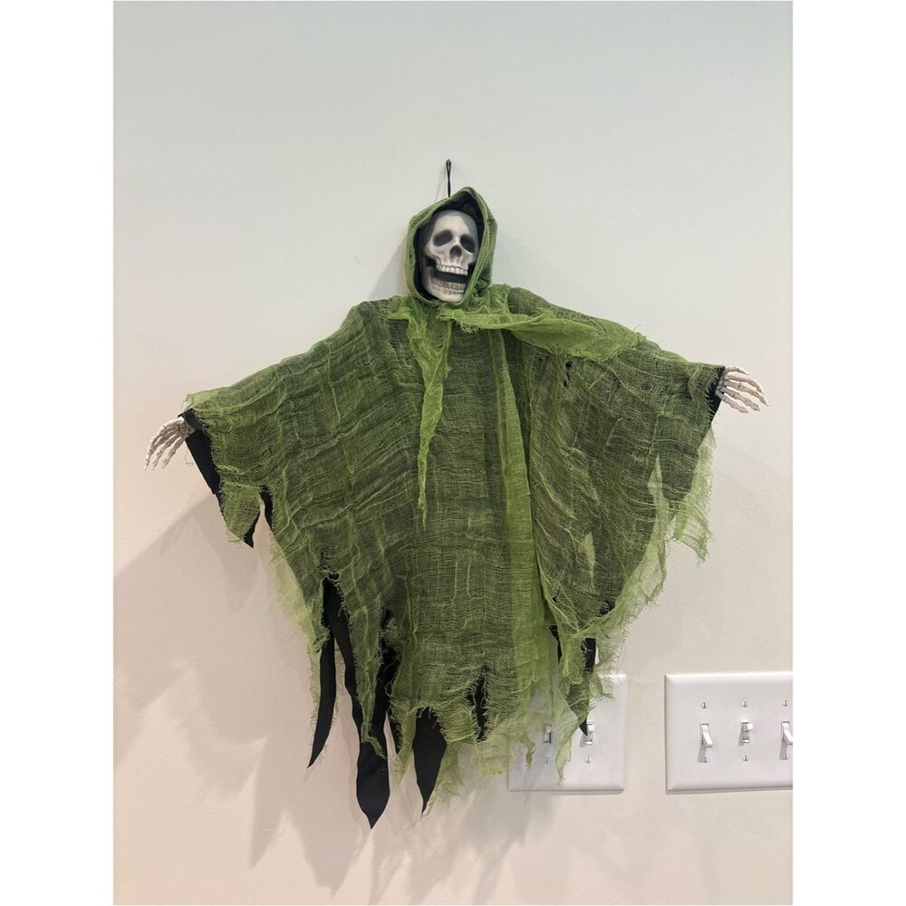 Halloween Hanging Decor Floating Green Hooded Skeleton